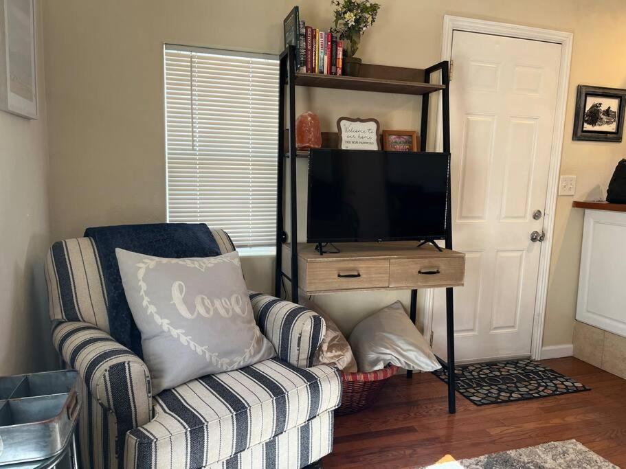 Cheerful Pet-Friendly Bungalow Right In Town Montrose Luaran gambar